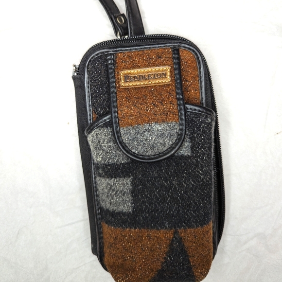 Pendleton Wallet/phone - Picture 1 of 5